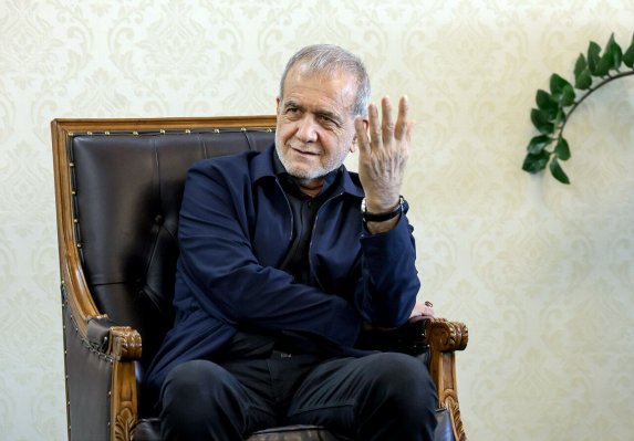 ورزشکاران نماد عِرق ملی و ایستادگی در برابر تهدیدات هستند