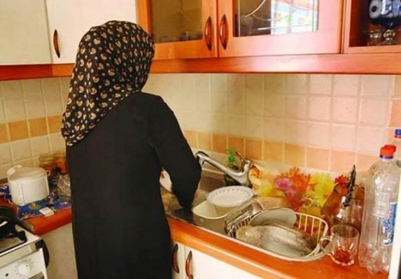 سهم زنان خانه‌دار در قوانین بیمه‌ای/لزوم طراحی نظام بازنشستگی برای جبران سال‌های خانه‌داری